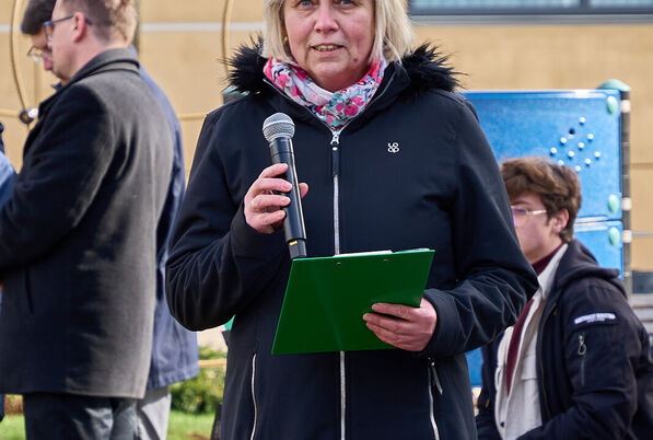 Sázení stromů s Výborem dobré vůle - Nadace Olgy Havlové v Trutnově