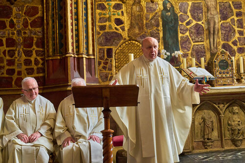 Mons. Josef Socha při kázání ve Svatováclavské kapli