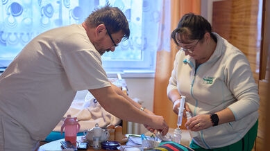 Nadační fond Škoda Auto podporuje zdravotnický personál Mobilního hospice Anežky České