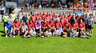 Benefiční fotbalová show k 30 letům Hospice Anežky České přilákala stovky diváků