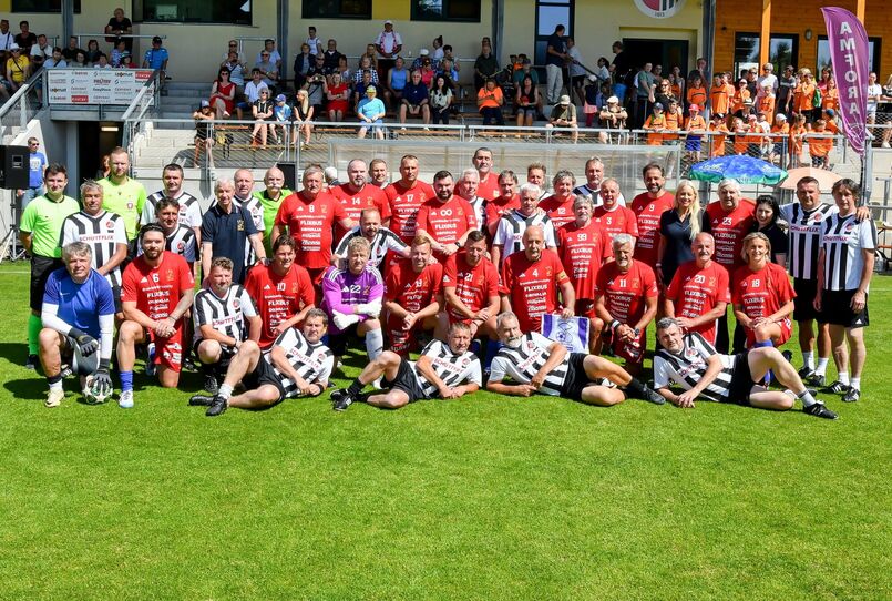 Benefiční fotbalová show k 30 letům Hospice Anežky České přilákala stovky diváků