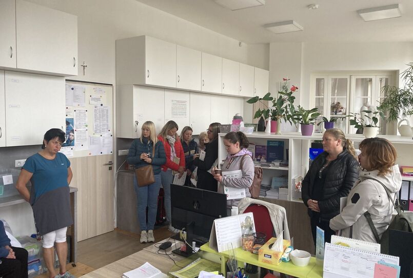 Den otevřených dveří přilákal stovky návštěvníků. Zazněly i francouzské šansony 